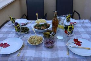 il y a un en-cas sur la table du restaurant, bon appétit à tous photo