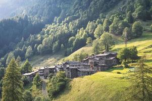 village de pagliari dans la haute vallée de la brembana italie photo