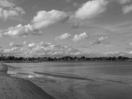 la plage d'eckernfoerde en allemagne photo