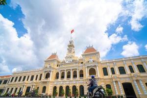 ho chi minh, vietnam - 22 mai 2022 vue panoramique sur l'hôtel de ville de ho chi minh au vietnam. Ho Chi Minh-Ville est une destination touristique populaire en Asie. photo