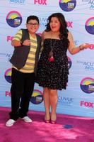 los angeles, 22 juillet - rico rodriguez, soeur raini arrivant aux prix du choix des adolescents 2012 à l'amphithéâtre gibson le 22 juillet 2012 à los angeles, ca photo