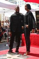 los angeles, sept sept - usher raymond, kelly rowland à l'huissier honoré d'une étoile sur le hollywood walk of fame à l'easttown le 7 septembre 2016 à los angeles, ca photo