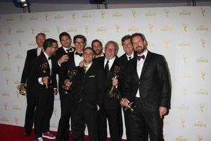 los angeles, 12 septembre - producteurs de prises les plus meurtrières à la salle de presse des primetime creative emmy awards au microsoft theatre le 12 septembre 2015 à los angeles, ca photo