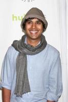 los angeles, 13 mars - kunal nayyar arrive à l'événement paleyfest de la théorie du big bang au saban theatre le 13 mars 2013 à los angeles, ca photo