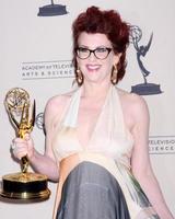 los angeles, 15 septembre - megan mullally aux creative emmys 2013, salle de presse au nokia theatre le 15 septembre 2013 à los angeles, ca photo