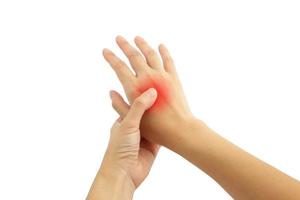 Douleur à la main jeune femme avec accent d'alerte rouge isolé sur fond blanc photo