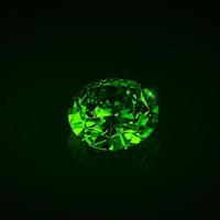 diamant éblouissant vert sur fond noir. rendu 3D photo