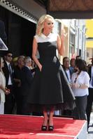 los angeles, 24 juillet - kristin chenoweth au kristin chenoweth hollywood walk of fame star cérémonie au hollywood blvd le 24 juillet 2015 à los angeles, ca photo