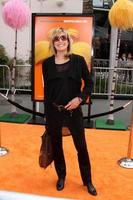 los angeles, 19 février - linda gray arrive à la première de lorax à l'amphithéâtre gibson le 19 février 2012 à los angeles, ca photo