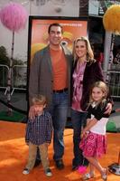 Los angeles, 19 février - rob riggle arrive à la première de lorax à l'amphithéâtre gibson le 19 février 2012 à los angeles, ca photo