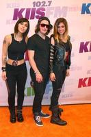 los angeles, 11 mai - yasmine yousaf, rain man, jahan yousaf de krewella assistent au concert de tango wango 2013 produit par kiis-fm au centre de dépôt à domicile le 11 mai 2013 à carson, ca photo