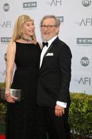 los angeles, 9 juin - kate capshaw, steven spielberg à l'american film institute 44e gala de remise des prix pour l'accomplissement de sa vie hommage à john williams au dolby theatre le 9 juin 2016 à los angeles, ca photo