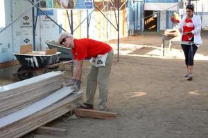 los angeles, 25 oct - william h macy à l'habitat pour l'humanité construit par showtime s house of lies and sans vergogne à magnolia blvd le 25 octobre 2014 à lynwood, ca photo