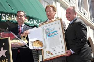 los angeles, 24 mars - eric garcetti, will ferrell, tom lebonge lors de la cérémonie des étoiles will farrell hollywood walk of fame au hollywood boulevard le 24 mars 2015 à los angeles, ca photo