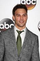 Los angeles, 4 août - ryan guzman à l'abc tca summer 2016 party au beverly hilton hotel le 4 août 2016 à beverly hills, ca photo