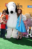 los angeles, 1er novembre - août maturo, son océan maturo, francesca capaldi à la première du film cacahuètes los angeles au théâtre du village le 1er novembre 2015 à westwood, ca photo