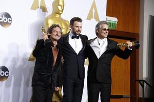 los angeles, 28 février - mark mangini, chris evans, david white à la 88e cérémonie annuelle des académies, salle de presse au dolby theatre le 28 février 2016 à los angeles, ca photo