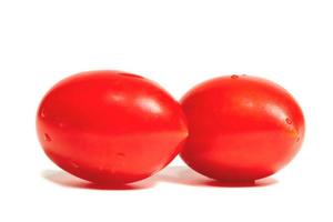 tomate cerise isolé sur fond blanc photo