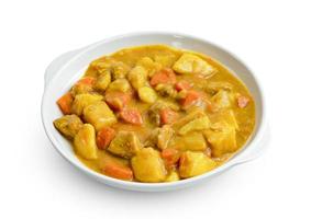 curry de porc avec plaque isolé sur fond blanc, inclure un tracé de détourage photo