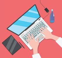 illustration simple de travailler sur un clavier d'ordinateur portable bouteille tablette stylo chargeur mains concept bureau d'affaires graphique photo