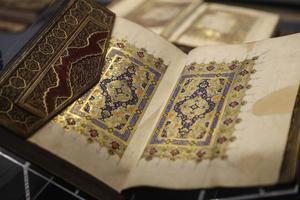 livre ancien et arabe photo