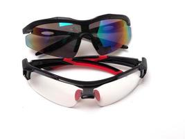 image de lunettes de soleil anti uv adaptées aux activités de plein air pour protéger les yeux des rayons ultraviolets photo