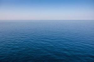 océan bleu ou horizon d'eau de mer photo