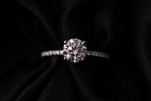 bague de mariage en diamant photo