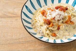 spaghetti à la crème de truffe et aux champignons