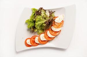 salade italienne traditionnelle caprese photo