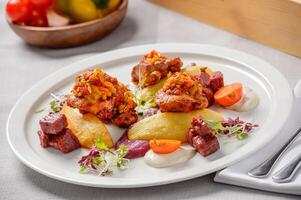 poulet grillé, viande avec légumes et pommes de terre photo