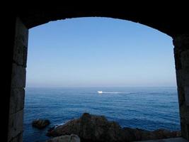 sentier côtier à s'agaro sur la costa brava catalane photo