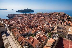 vieille ville dubrovnik remparts vue l'île de lokrum photo