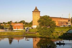 tour de marinkina dans le kremlin de kolomna de l'autre côté de la rivière photo