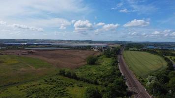 superbes images aériennes en grand angle du lac et de la campagne de kempston bedford angleterre photo