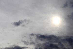 superbes formations de nuages sombres juste avant un orage photo