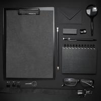 maquette de bureau sur fond noir photo