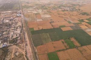 vue aérienne du village de kala shah kaku du punjab pakistan, kala shah kaku également connu sous le nom de ksk est une ville située dans le district de sheikhupura, punjab, pakistan. il fait partie de la sheikhupura photo