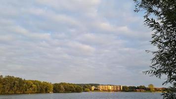 Caldecotte vue sur le lac à milton keynes angleterre photo