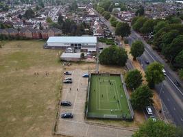 vue aérienne et images en grand angle de l'aire de jeux de la ville de luton en angleterre royaume-uni photo