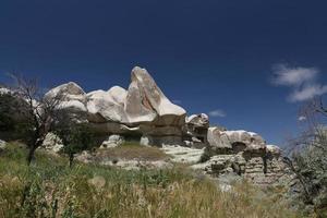 formation rocheuse dans la vallée des pigeons, cappadoce photo