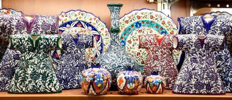 Céramique turque dans le grand bazar, Istanbul, Turquie photo
