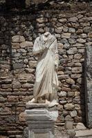 statue dans la ville antique d'éphèse photo