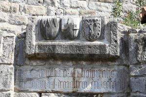 Symboles de chevalier dans le château de Bodrum, Turquie photo