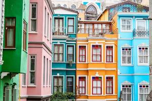 Maisons anciennes dans le quartier de Fener, Istanbul, Turquie photo