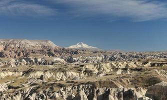 vue sur la cappadoce depuis la vallée de l'amour à nevsehir, turquie photo