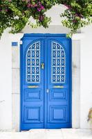 Porte bleue d'une maison à Bodrum, Turquie photo