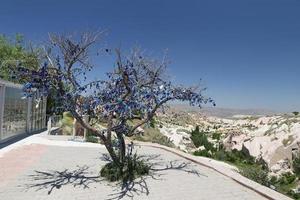 arbre de perles mauvais œil à uchisar, cappadoce photo