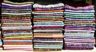 écharpes turques colorées photo