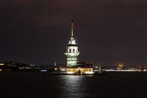 tour de la jeune fille à istanbul, turquie photo